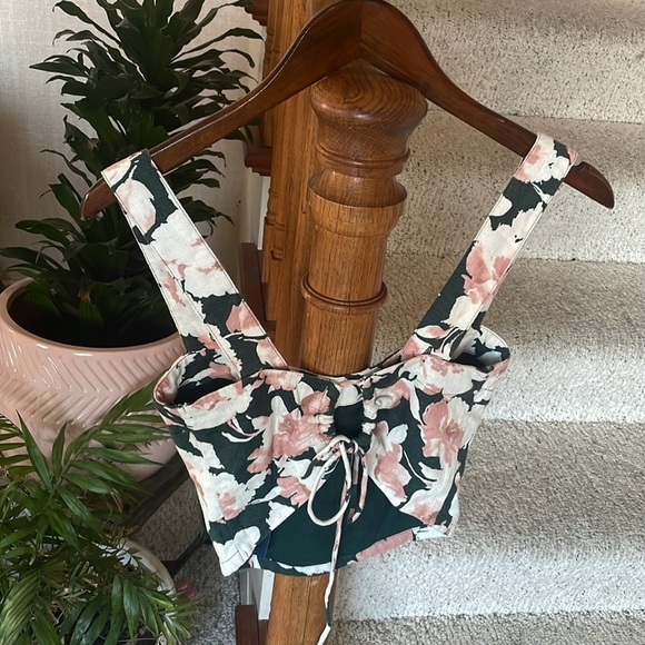 NWT Abercrombie & Fitch Linen Floral Crop Top - Picture 3 of 8